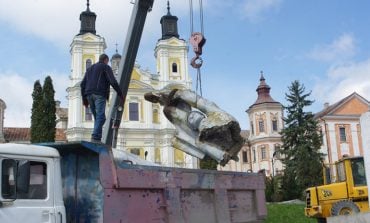W Krzemieńcu zdemontowano pomnik radzieckich żołnierzy