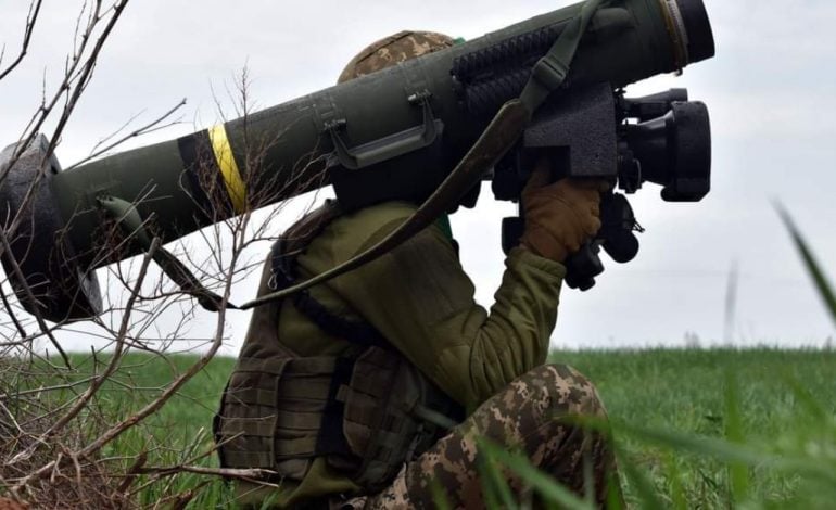 Brytyjski minister obrony: Ukraina może „legalnie” atakować cele wojskowe w Rosji