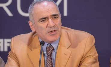 Kasparow i Chodorkowski uznani przez Rosję za "zagranicznych agentów"