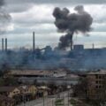 Ostrzał zakładów Azowstal w Mariupolu