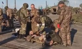 264 Obrońców Azowstalu w rękach okupantów. Rosyjskie media publikują filmy z "poddania się" Ukraińców (WIDEO)