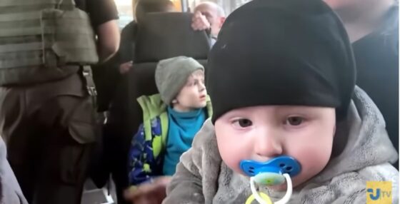 Pułk „Azow” pokazał ewakuację cywilów z Mariupola. Tysiącom grozi śmierć głodowa (WIDEO)