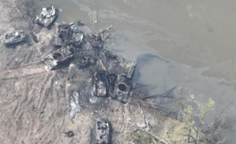 „Totalna masakra”. Ukraińska artyleria rozbiła rosyjską przeprawę przez Siewierskij Doniec (FOTO) (WIDEO)