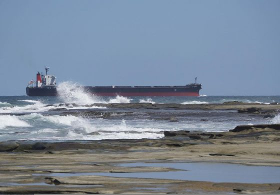 Bloomberg: Rosja wywozi ropę do Chin morzem, przeładowując transporty w pobliżu Korei Południowej