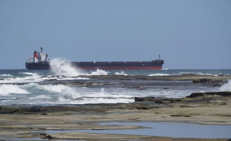 The Independent: Firmy z trzech europejskich krajów obchodzą embargo na rosyjską ropę naftową