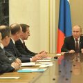 Putin ze świtą