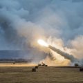 Salwa z dostarczonych Ukrainie amerykańskich wyrzutni rakietowych HIMARS