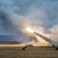 Salwa z dostarczonych Ukrainie amerykańskich wyrzutni rakietowych HIMARS