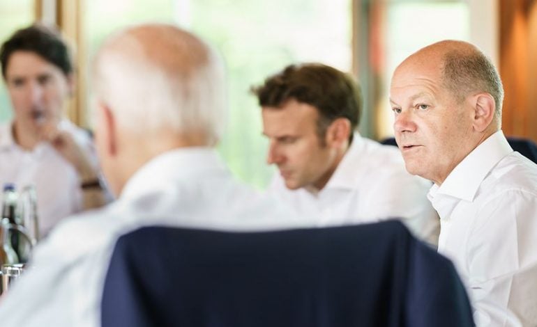 Scholz tłumaczy, dlaczego musi rozmawiać z Putinem