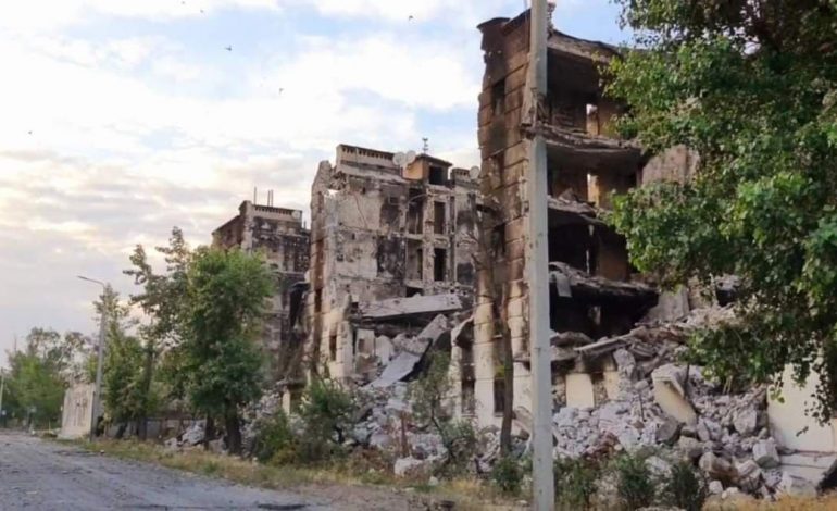 Siły ukraińskie wycofały się z Siewierodoniecka. „Niestety, trzeba ograniczyć straty i zająć bardziej umocnione pozycje”