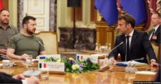 Macron po rozmowie telefonicznej: „Komentarze Rosji były dziwne i groźne”