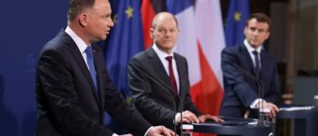 Prezydent RP Andrzej Duda, Kanclerz Federalny Republiki Federalnej Niemiec Olaf Scholz i Prezydent Republiki Francuskiej Emmanuel Macron
