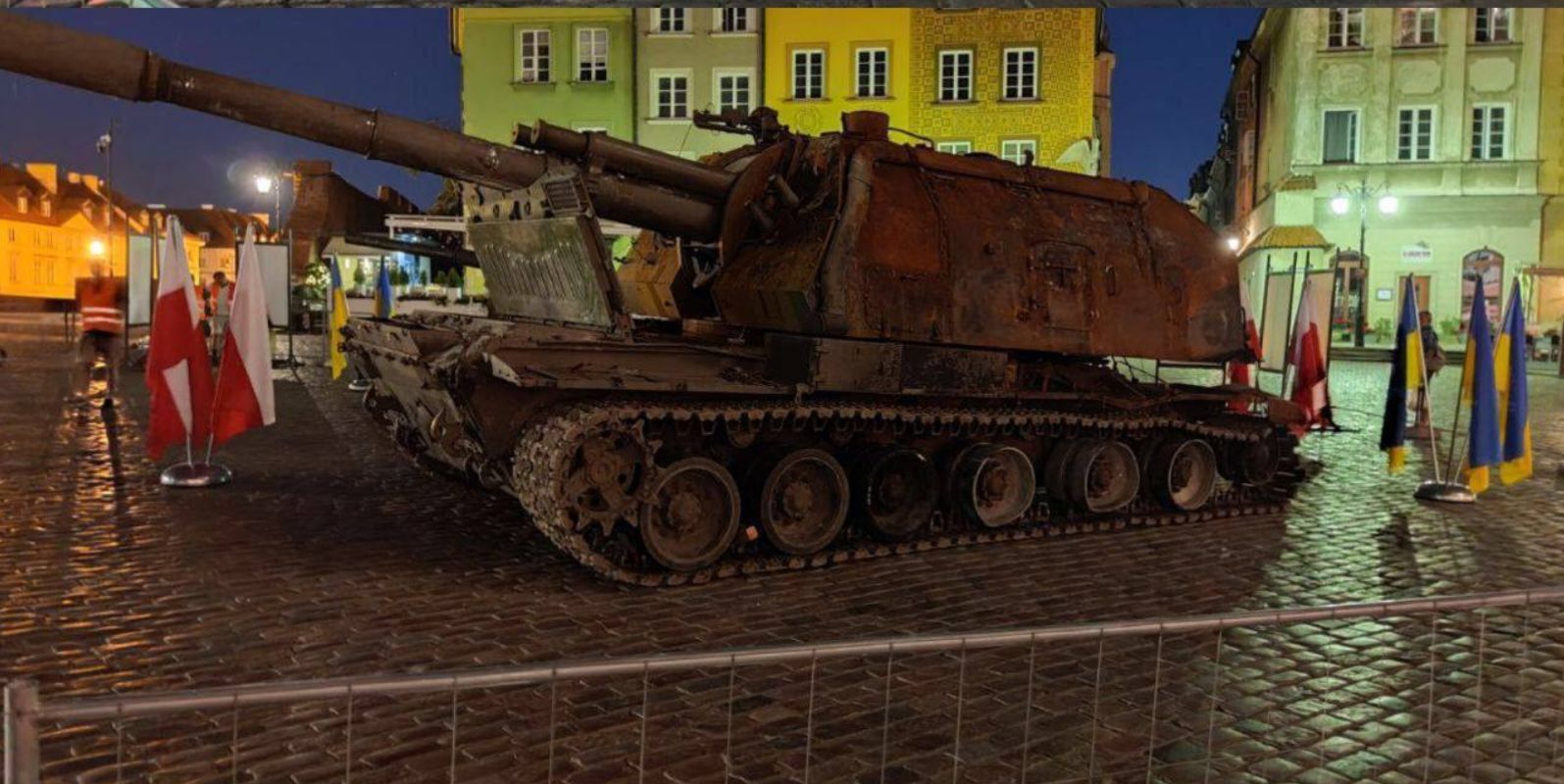 Rosyjski czołg na wystawie "Niezwyciężona armia"