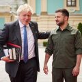 Premier Boris Johnson i prezydent Wołodymyr Zełenski