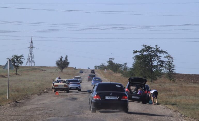 Z powodu rosyjskiej agresji na Ukrainę na Krymie zamarł ruch turystyczny. Mieszkańcy półwyspu krytykują Rosję i obawiają się biedy