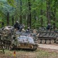 Transportery opancerzone M113 podczas ćwiczeń "Saber Junction-2018"