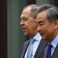 Siergiej Ławrow i chiński minister spraw zagranicznych Wang Yi