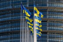 W rocznicę rosyjskiej inwazji na Ukrainę PE wezwał do przekazania jej wszelkiego niezbędnego uzbrojenia