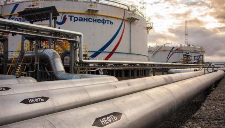 Bloomberg: Rosja znalazła nowy sposób na obejście zachodnich sankcji naftowych