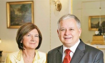 Pomnik pary prezydenckiej Marii i Lecha Kaczyńskich w Czortkowie