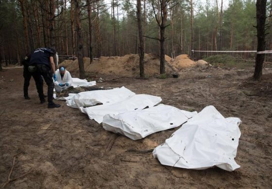 W masowych grobach w pobliżu Iziumu odnaleziono 450 ciał pomordowanych Ukraińców. Wśród nich są ciała dzieci i żołnierzy ze związanymi rękami