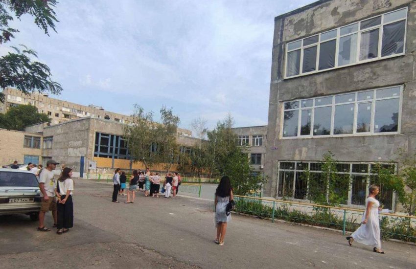 Inauguracja roku szkolnego w jedynej ocalałej szkole w Mariupolu - 1 września 2022