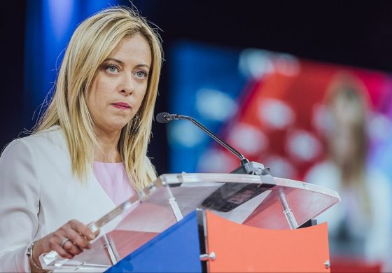 Po słowach Berlusconiego Meloni deklaruje, że Włochy będą mocnym ogniwem UE i NATO