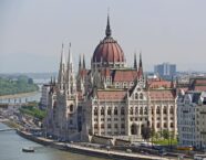 Węgry wstrzymały się z pomocą dla rosyjskich oligarchów Węgry wstrzymały się z pomocą dla rosyjskich oligarchów