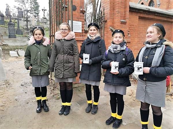 Jesienne porządki na zabytkowych wileńskich nekropoliach