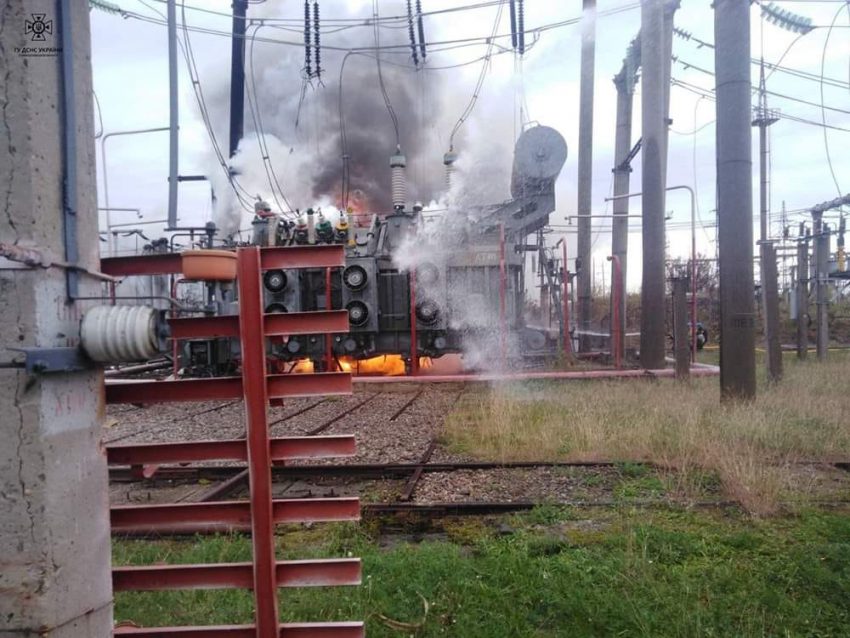 Pożar stacji energetycznej po rosyjskim ostrzale rakietowym