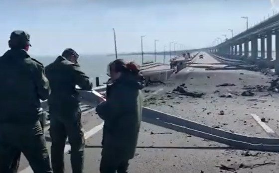 Straty po eksplozjach na Moście Krymskim: Troje zabitych, 1,3 km uszkodzonych torów kolejowych, wiadukty drogowe nieprzejezdne