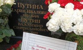 Rosjanka zostawiła donos na grobie rodziców Putina