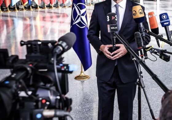 Stoltenberg: NATO nie planuje wysłania wojsk na Ukrainę