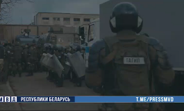Uzbrojone wojsko na ulicach białoruskich miast