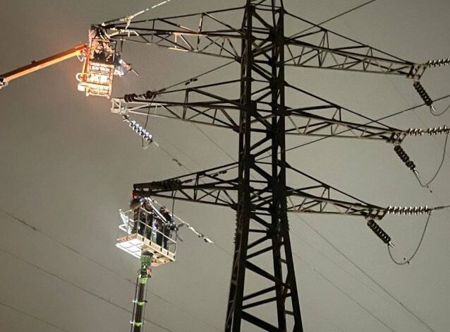 Premier Ukrainy: Po rosyjskich atakach rakietowych system energetyczny wciąż jest pod kontrolą