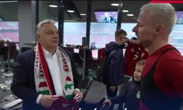 Orbán paradował w szaliku kibola z symbolem „Wielkich Węgier”