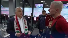 Orbán paradował w szaliku kibola z symbolem „Wielkich Węgier”