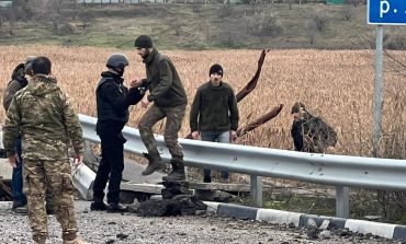 Rosja spowalnia zwolnienie z niewoli ukraińskich jeńców z pułku Azow