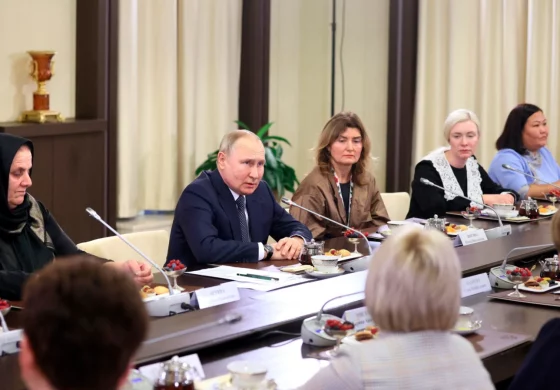 Putin spotkał się z podstawionymi matkami żołnierzy wysłanych na wojnę przeciwko Ukrainie