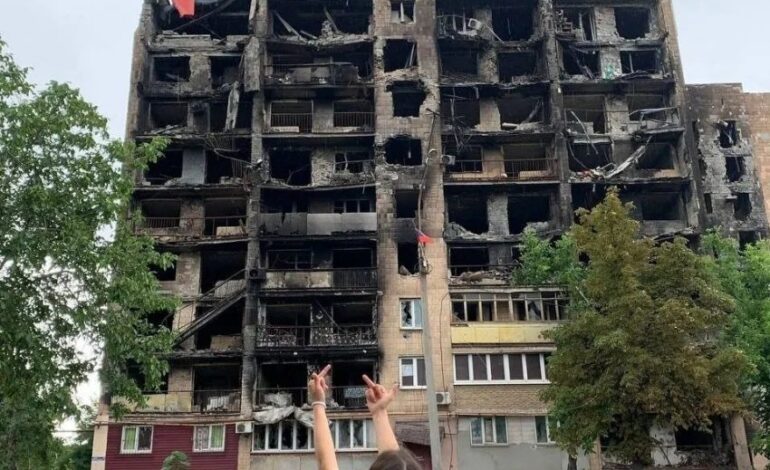 Rosyjski świat w Mariupolu: Ważna infrastruktura miasta zniszczona w 90%, 22 tys. zabitych mieszkańców