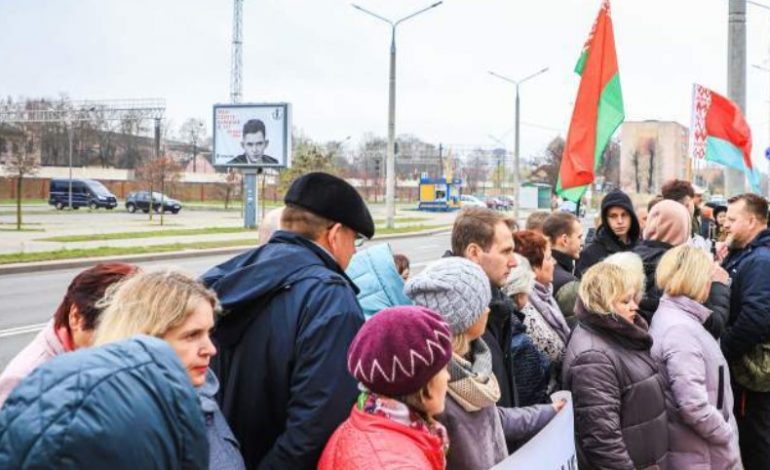 11 listopada w Grodnie: Przed konsulatem pikieta i billboardy z dezerterem Emilem Czeczko
