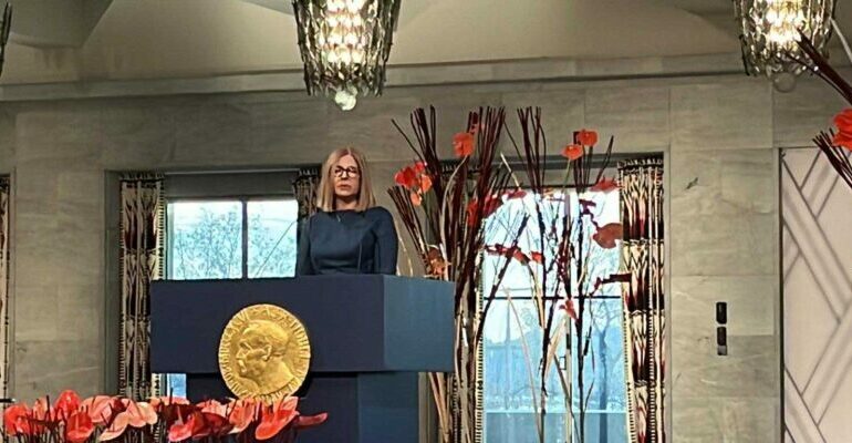 „Nie lękajcie się, nie bójcie się!”. Żona więźnia Łukaszenki odebrała Pokojową Nagrodę Nobla w jego imieniu