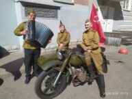 Akordeony i bałałajki jak antidotum na niskie morale w armii rosyjskiej. Będą zachęcać do wyczynów wojennych na froncie