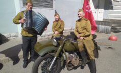 Akordeony i bałałajki jak antidotum na niskie morale w armii rosyjskiej. Będą zachęcać do wyczynów wojennych na froncie