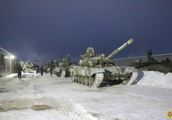 Media: Co najmniej 20 białoruskich czołgów jedzie pod granicę z Polską