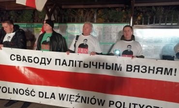 Racyja: Polacy i Białorusini manifestują solidarność z Andrzejem Poczobutem w Białymstoku