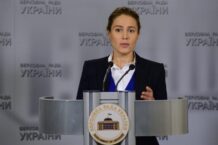 Dwoje skompromitowanych deputowanych z prorosyjskiej partii zrezygnowało z mandatów parlamentarnych Dwoje skompromitowanych deputowanych z prorosyjskiej partii zrezygnowało z mandatów parlamentarnych