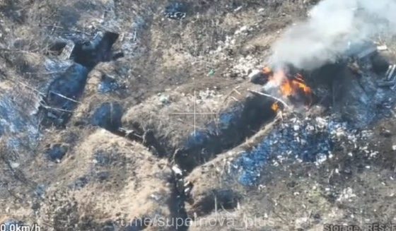 Tak wygląda pole bitwy pod Wuhłedarem. Jest usiane trupami rosyjskich żołnierzy (WIDEO)