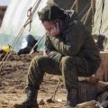 Foto: Ministerstwo Obrony Federacji Rosyjskiej | Rosyjski żołnierz rozmawia przez telefon komórkowy