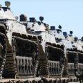 Ruch rosyjskich czołgów koleją. Zdjęcie archiwalne